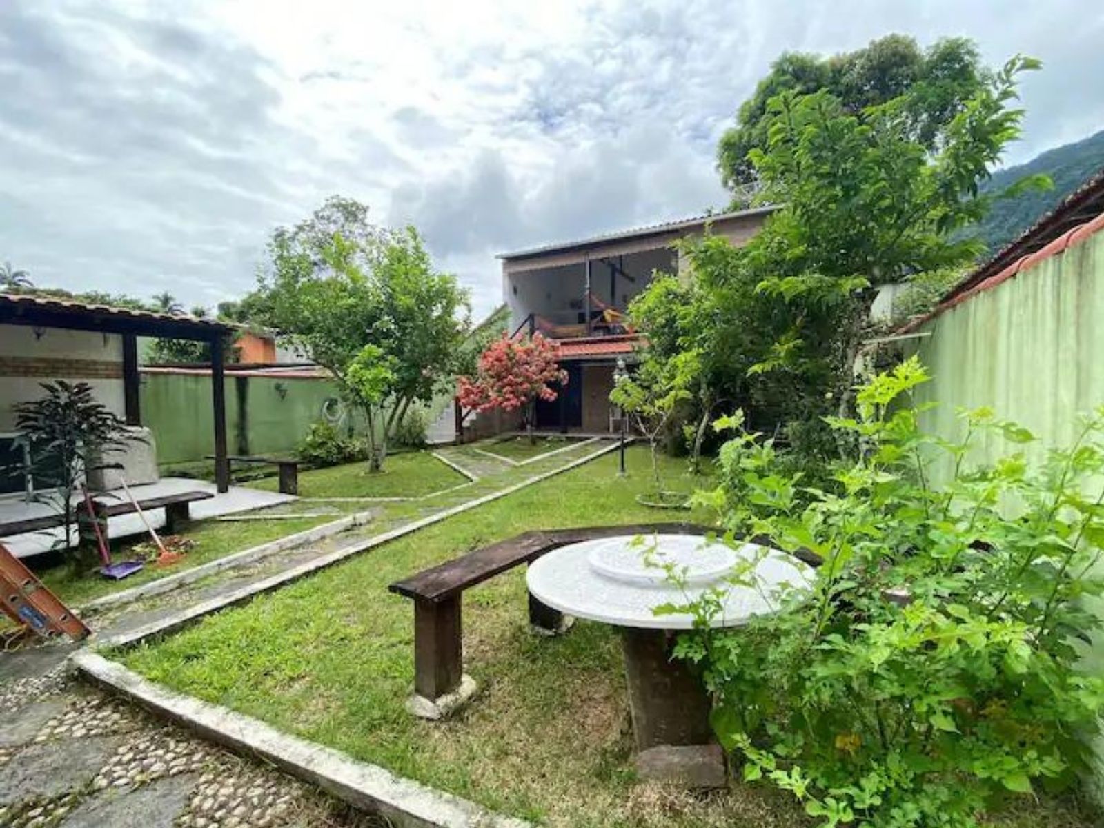 Casa Azul do Abraão – Ilha Grande